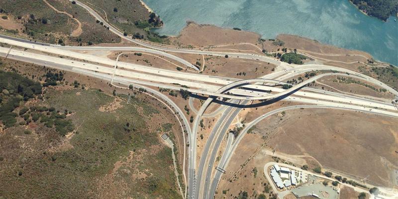 宁波鼎三工业设备售后服务网络：如何保障大型机械365天稳定运行？